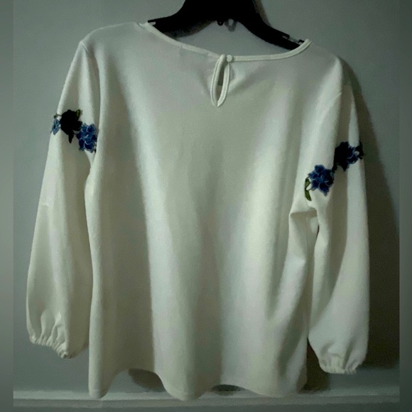 Women’s Essential Milano Blouse - Picture 2 of 3